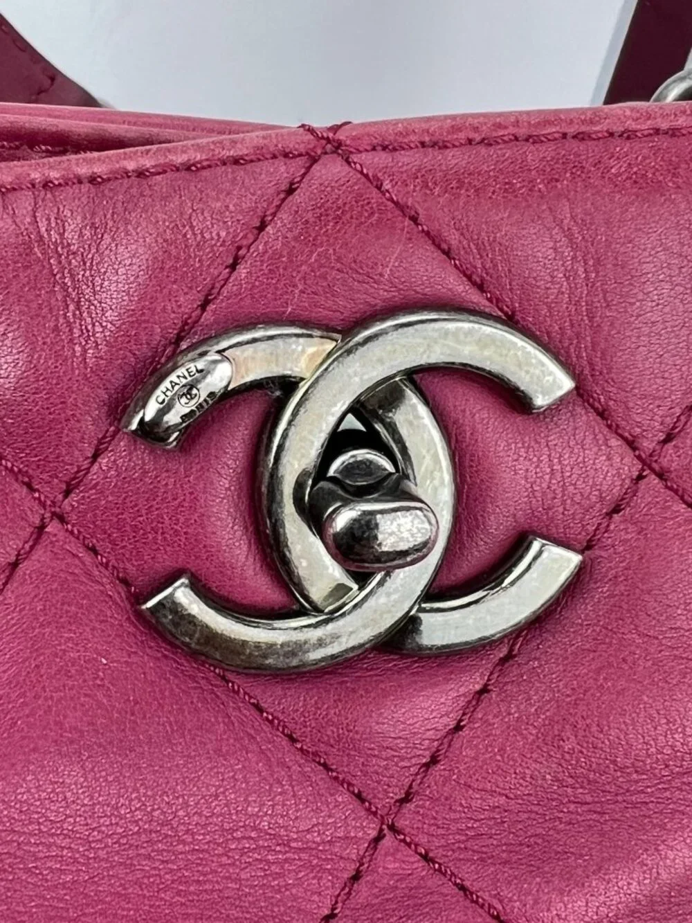 Chanel Shopping in Chains Quilted Leather Burgundy Tote Bag - Picture 14 of 16